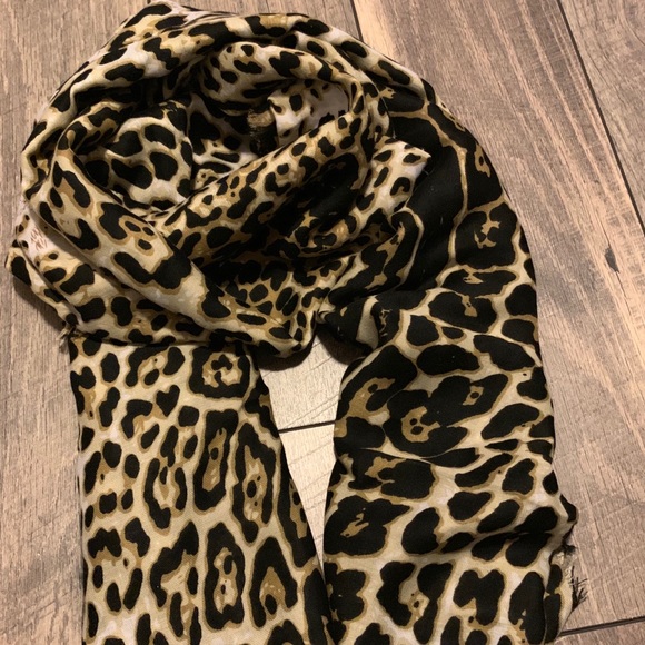 Accessories - Scarf Leopard Pattern